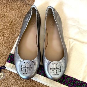 Guc Tory Burch silver Minnie flats